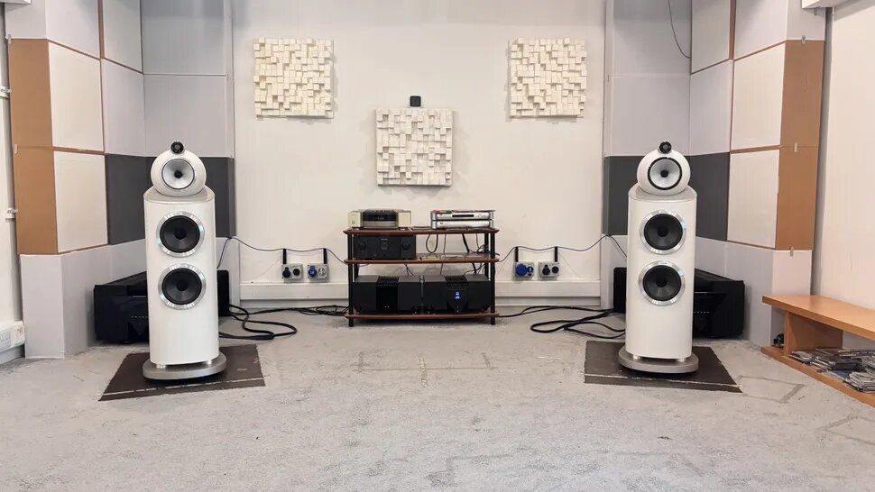 What Hi-Fi?: Первое прослушивание и эксклюзивные впечатления от новой линейки Bowers & Wilkins 800 Series Diamond D5